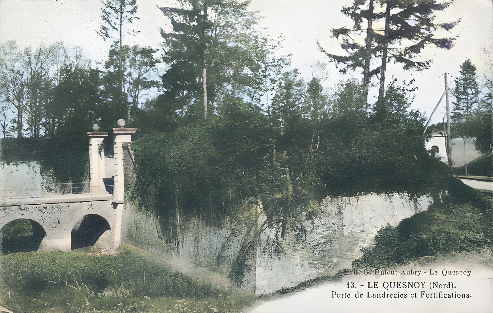 Le Quesnoy, ses remparts. demi-lune de Forest