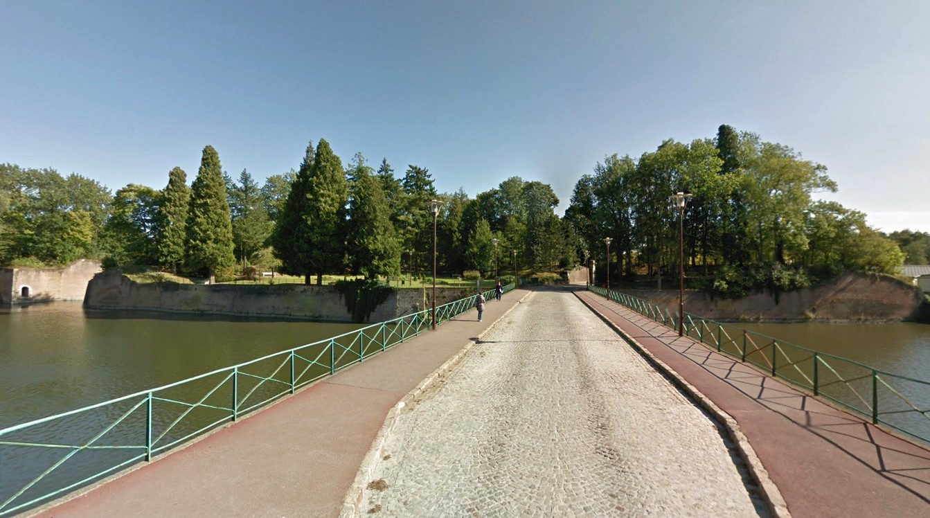 Le Quesnoy, ses remparts. demi-lune de Forest