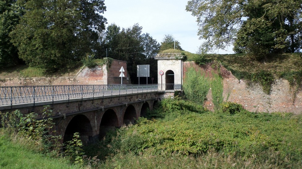 Le Quesnoy, ses remparts. Histoire des fortifications de Vauban. Porte de Landrecies