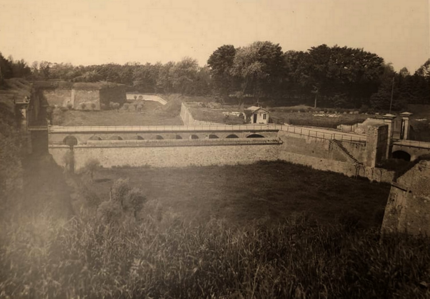 Le Quesnoy, ses remparts. La porte de Valenciennes