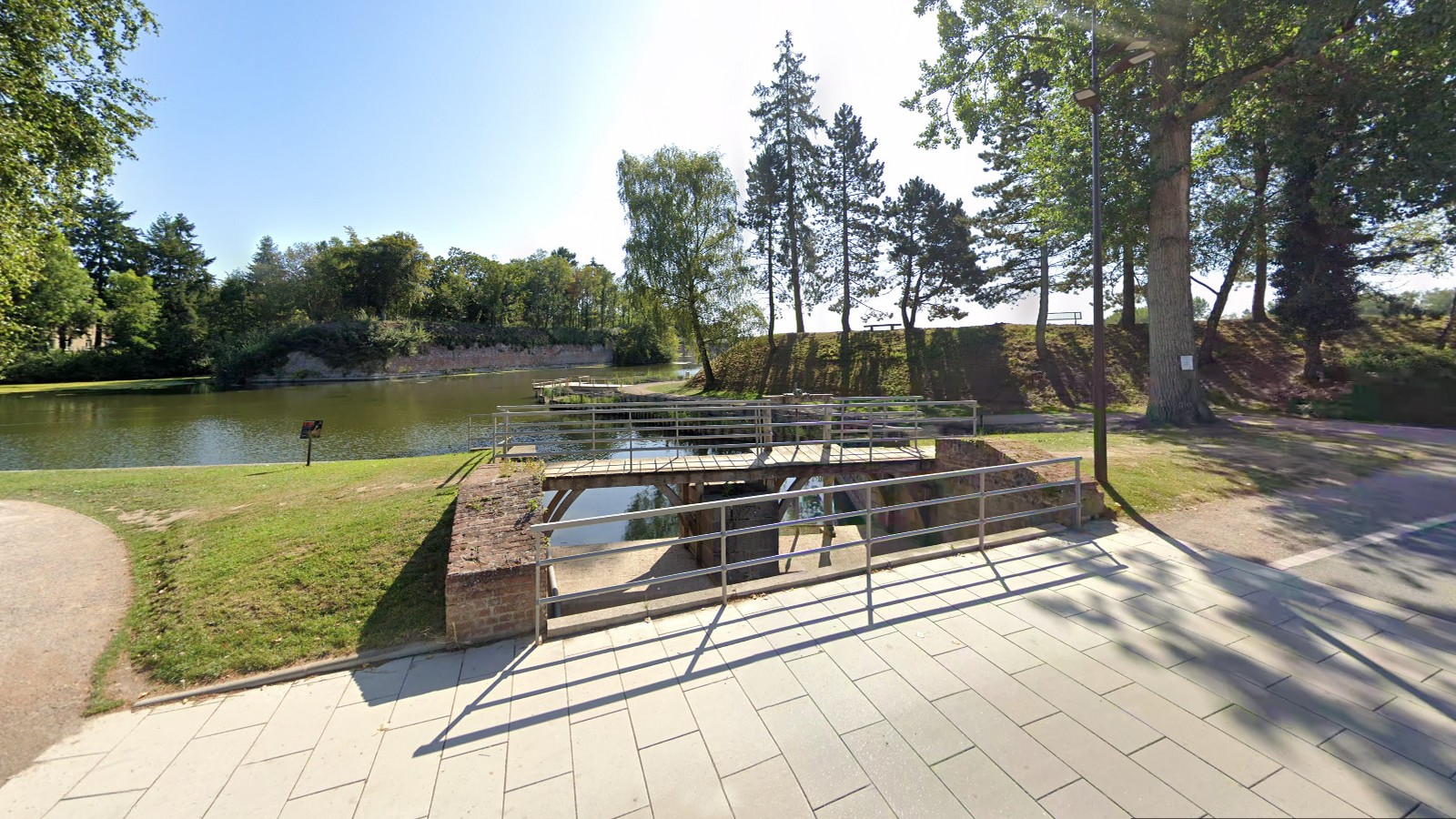 Le Quesnoy, ses remparts. l'écluse