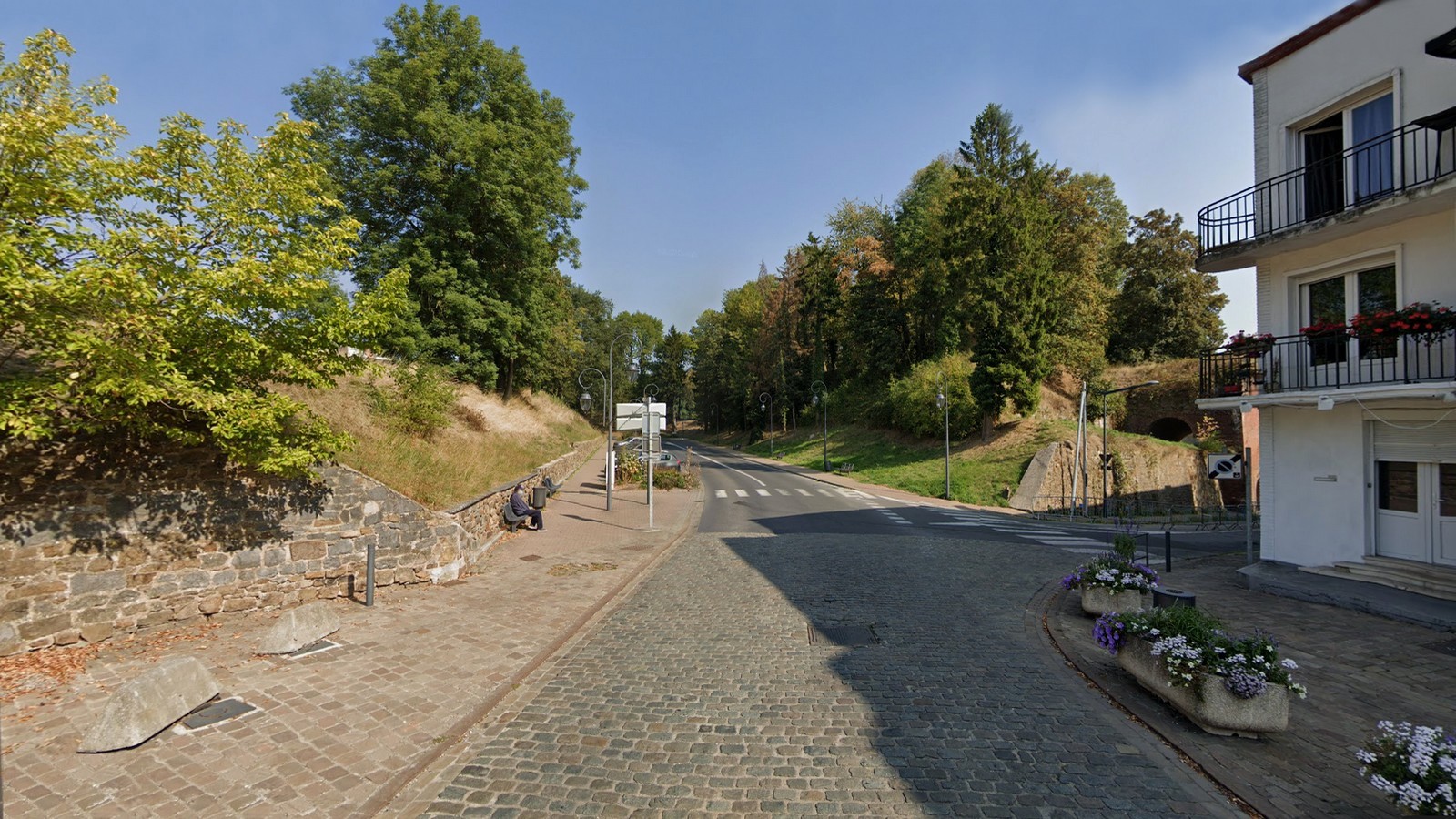 Les remparts de Maubeuge, La sortie de ville rue Casimir Fournier.