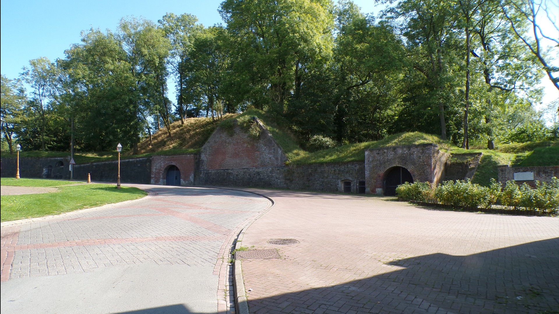 Les remparts de Maubeuge coté rue de la Croix.
