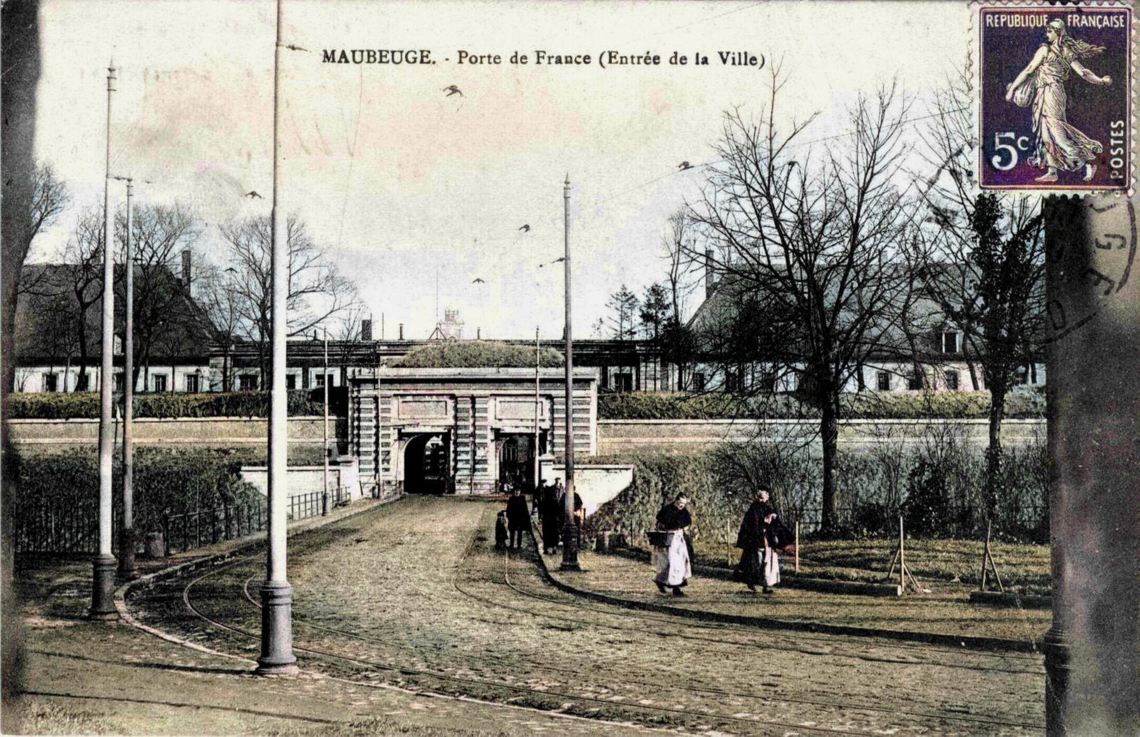 Remparts de Maubeuge, la porte de France coté sortie de ville.