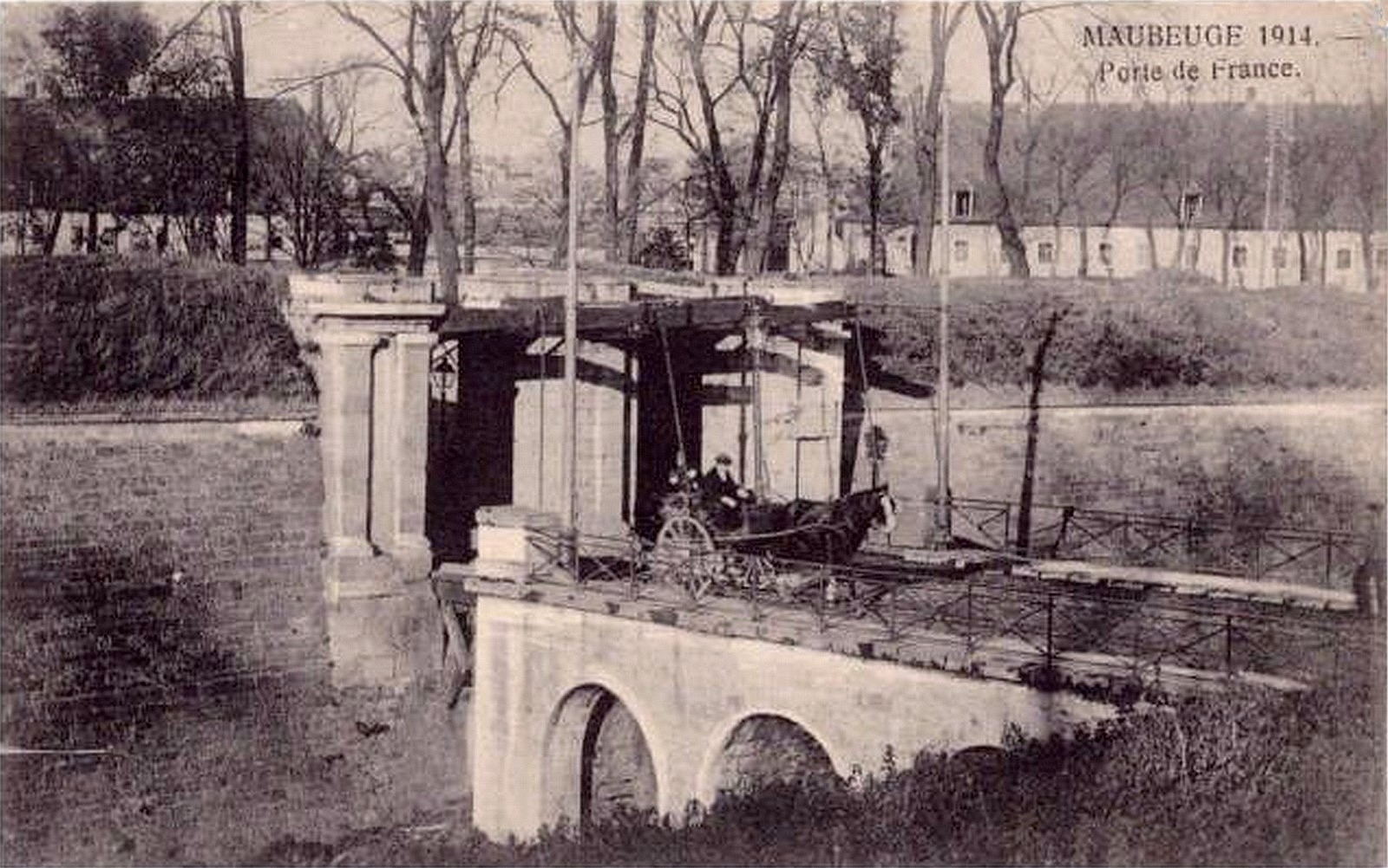 Remparts de Maubeuge. Le pont levis de la demi-lune de la porte de France.