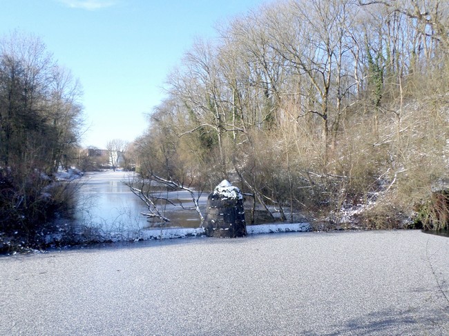 Remparts de Maubeuge, Dame sur son batardeau coté vieille Sambre.