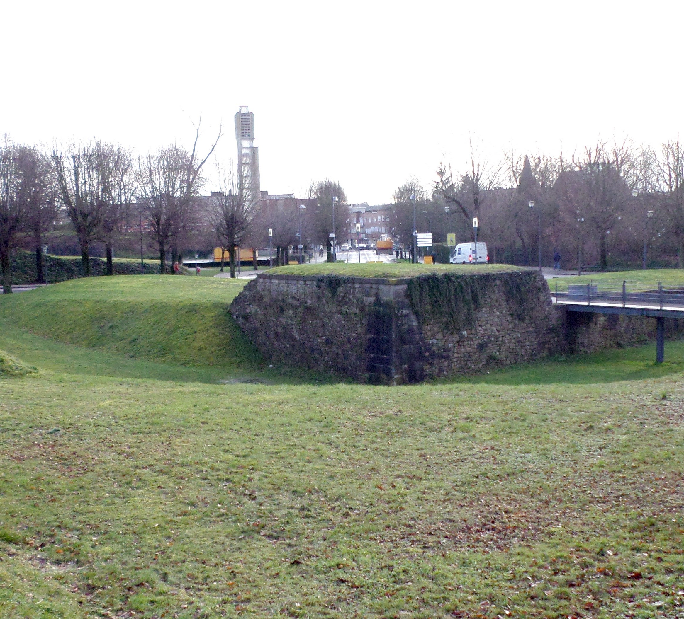 Remparts de Maubeuge, la demi-lune de Bavay.