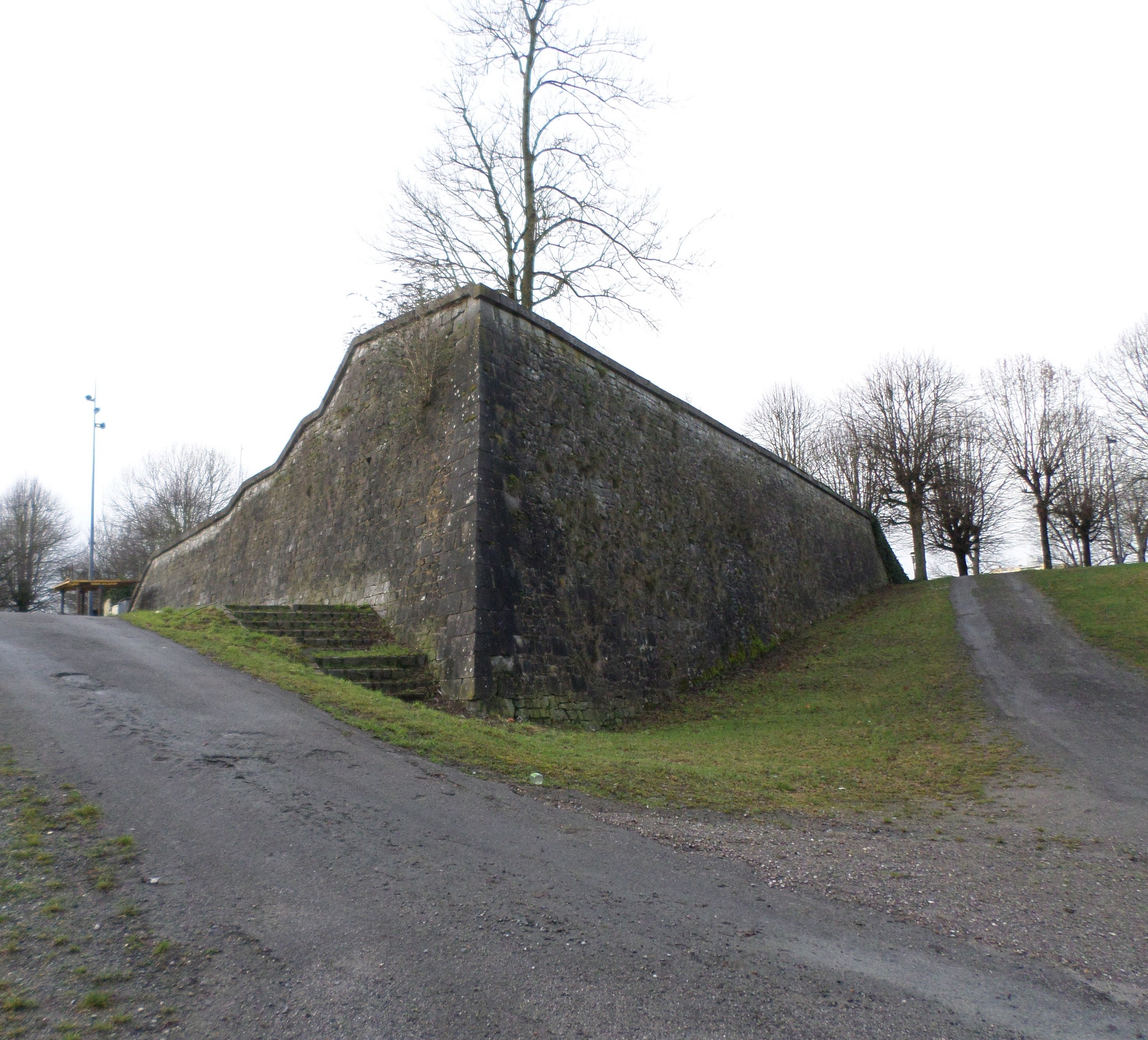 Remparts de Maubeuge, la demi-lune de Bavay.