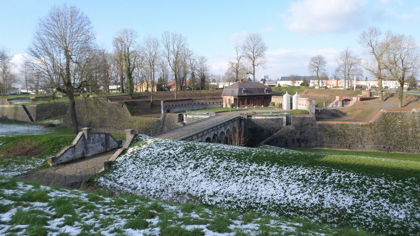 Remparts de Maubeuge, demi-lune de la porte de Mons.