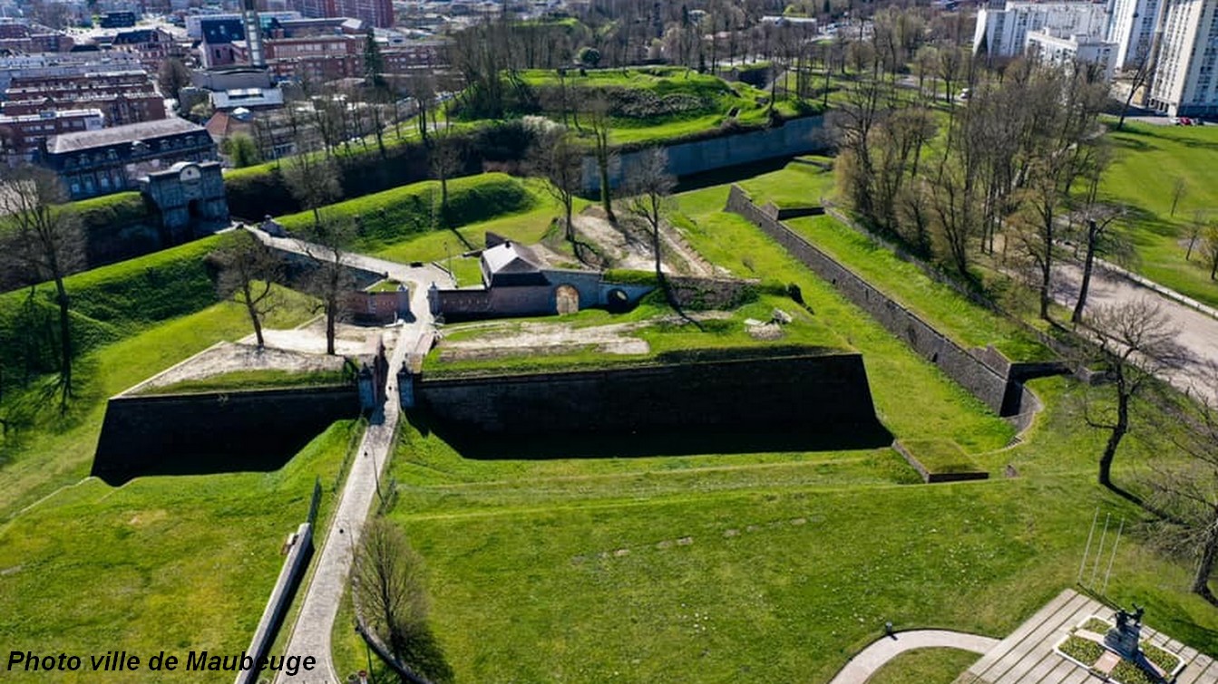 Remparts de Maubeuge, demi-lune de la porte de Mons.