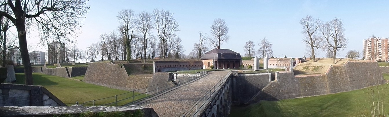 Remparts de Maubeuge, panoramique de la demi-lune.