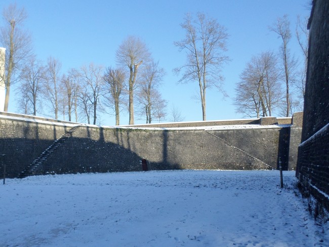 Les remparts de Maubeuge, le pas de souris de la contrescarpe de Bavay.