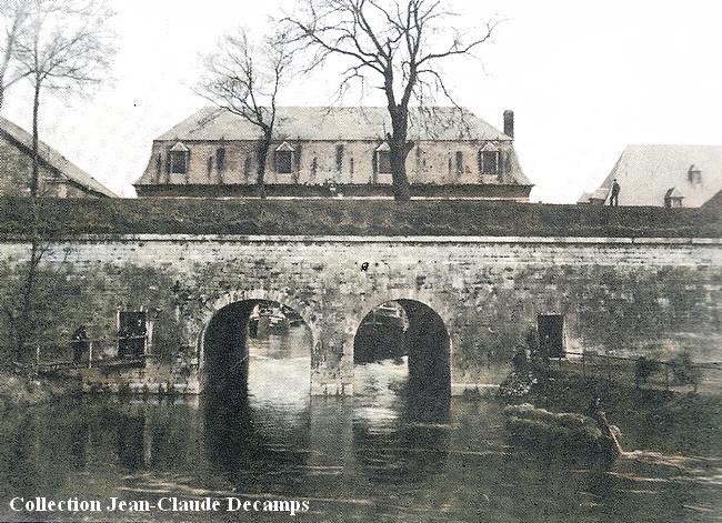 Remparts de Maubeuge, porte de sortie des eaux.