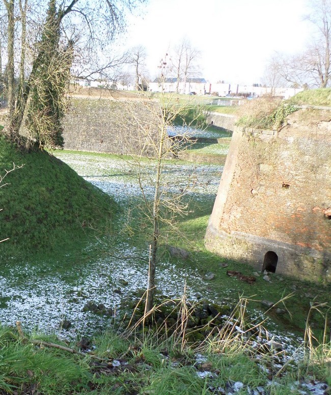 Les remparts de Maubeuge, poterne.