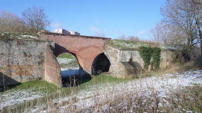 Remparts de Maubeuge, la redoute de l'étang, lunette