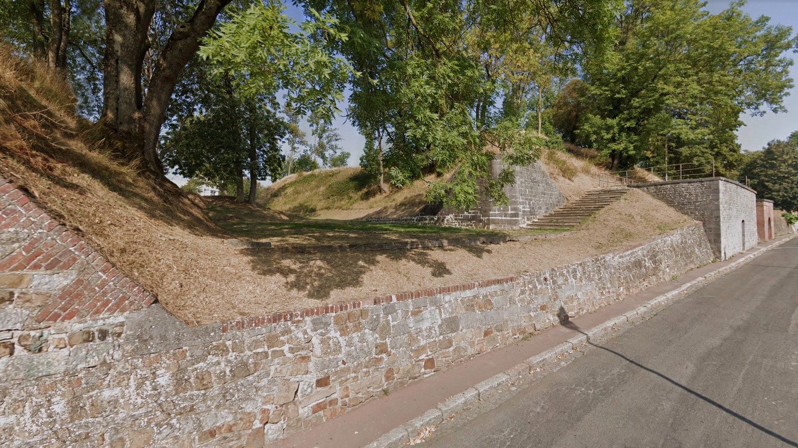 Remparts de Maubeuge,  accès au bastion de l'Oratoire.