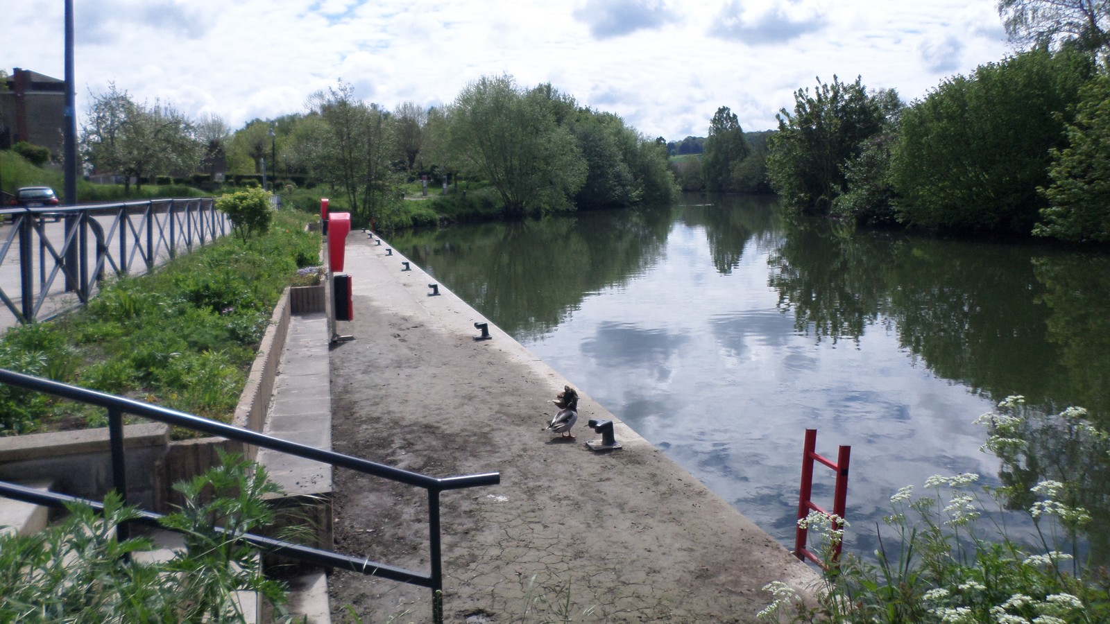 La Sambre en Avesnois, halte nautique de Boussois.