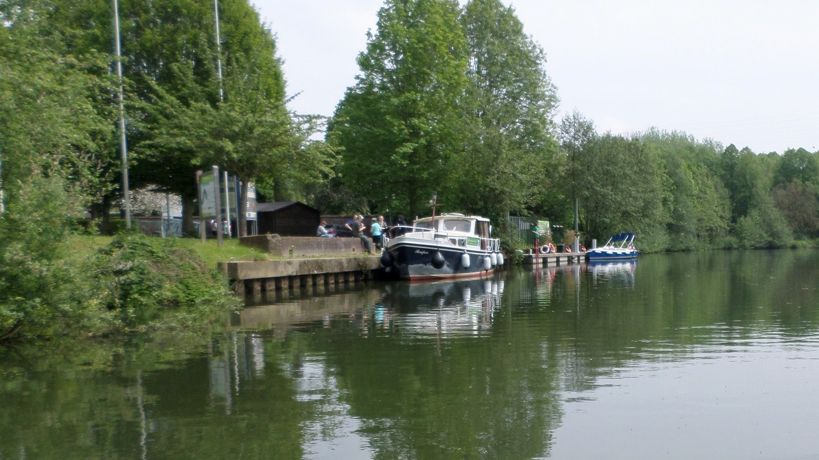 Pont sur Sambre. Halte nautique
