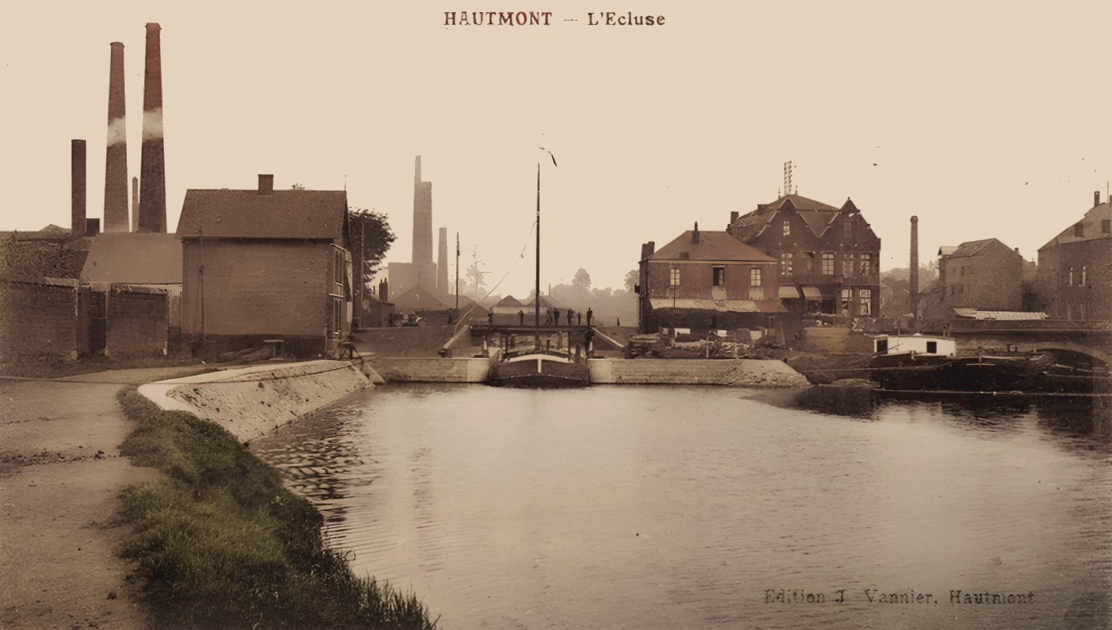 L'écluse d'Hautmont, déversoir.