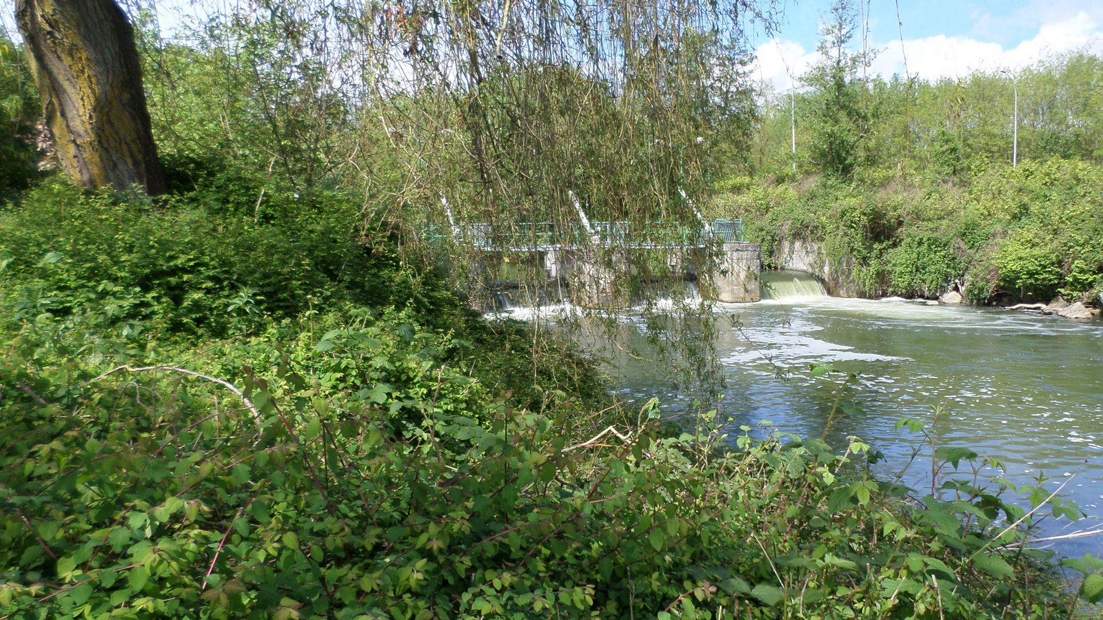 Les vannes du déversoir.