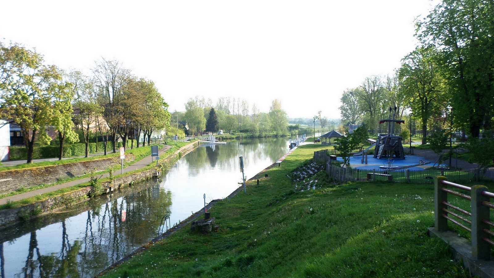 Ecluse et halte nautique de Landrecies