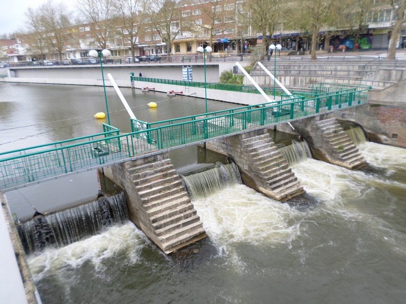 Ecluse de Maubeuge. les vannes