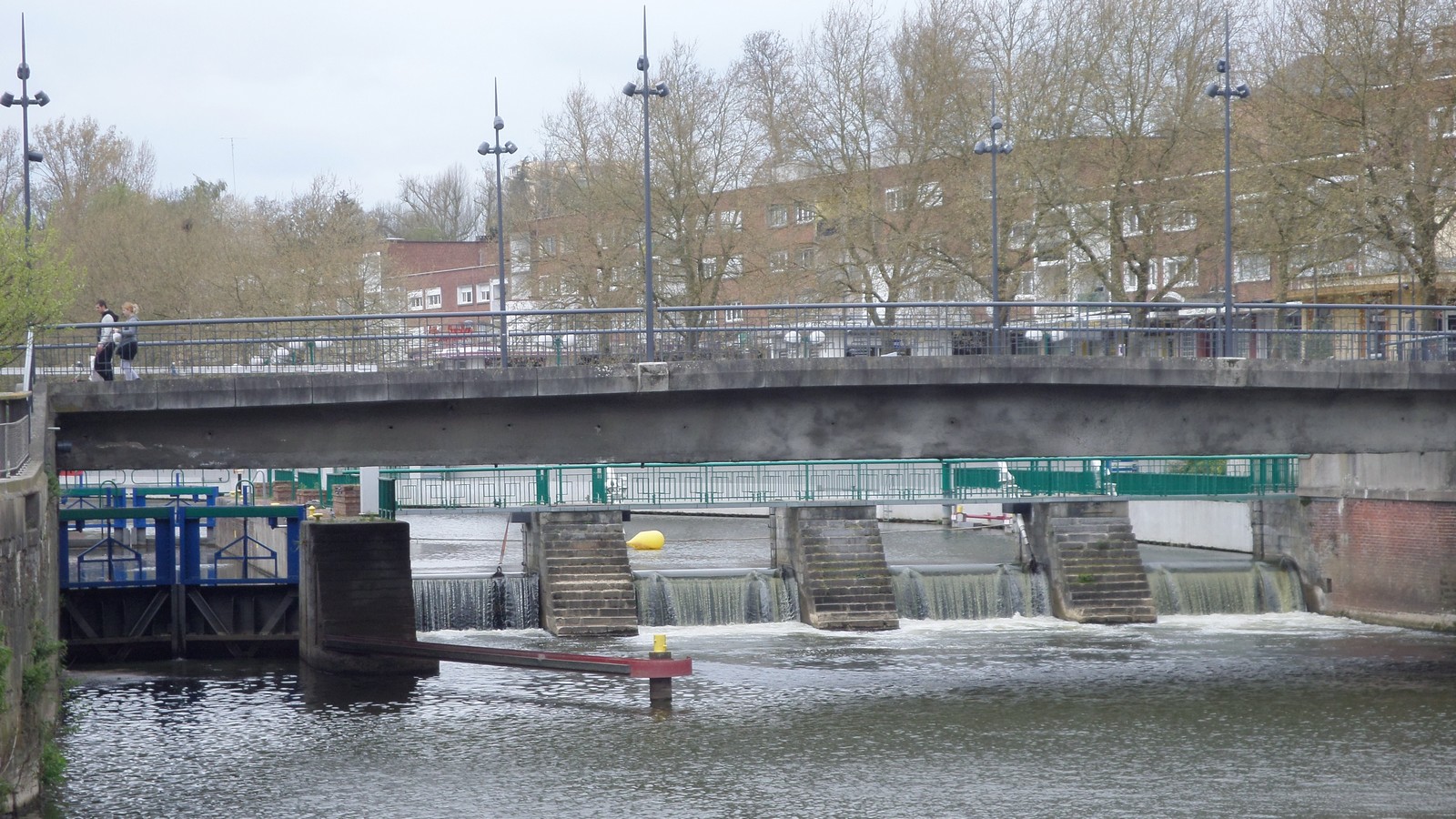 Ecluse de Maubeuge. les vannes