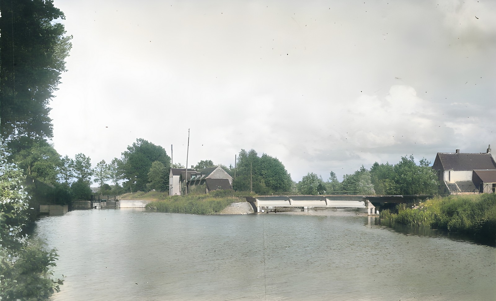 Ecluse de Sassegnies. Carte postale.