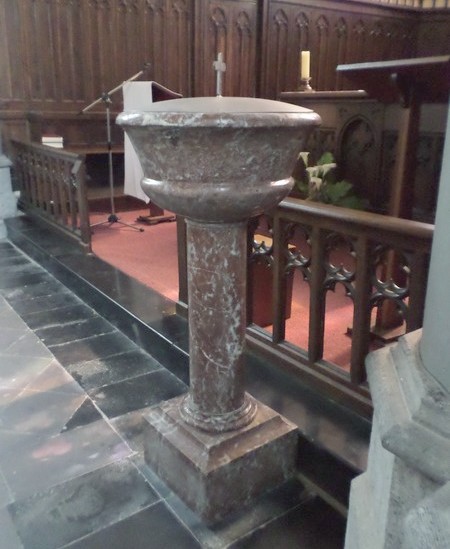 Eglise de Rousies, fonts baptismaux
