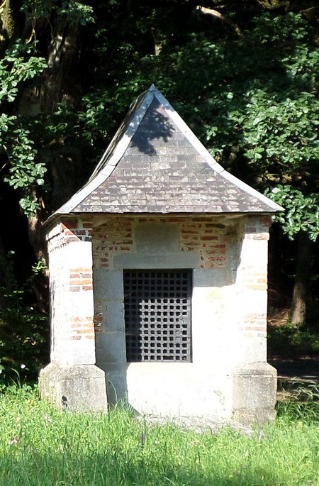 Chapelle à Sains du Nord.