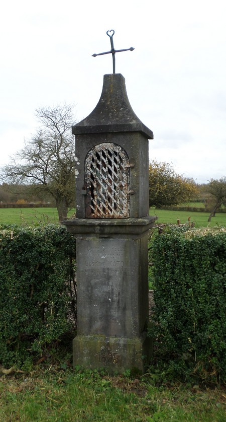 Oratoire à Saint Hilaire sur Helpe.
