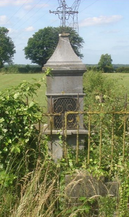 Saint-Hilaire sur Helpe. oratoire.