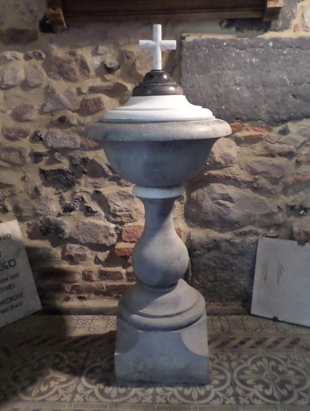 Eglise de Salesches, fonts baptismaux