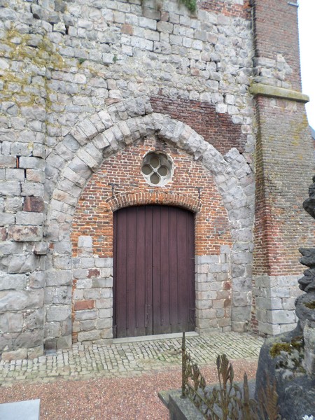 Eglise de Salesches, le porche
