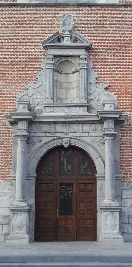 La salle Sthrau à Maubeuge, niche.