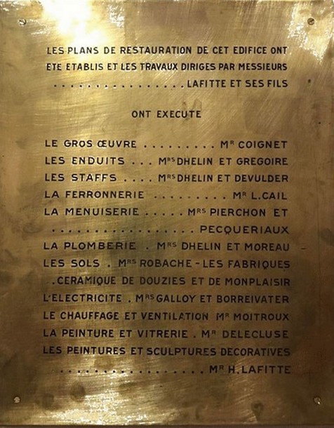 Maubeuge, La salle Sthrau plaque de laiton gravée