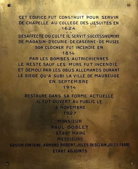 Maubeuge, La salle Sthrau plaque de laiton gravée