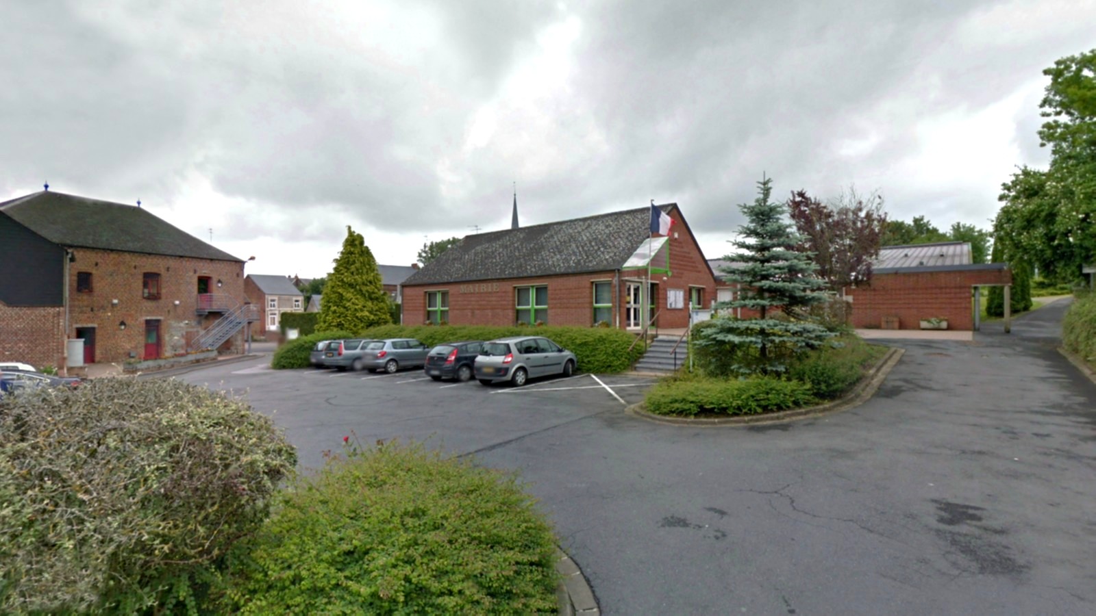 Sars Poteries, mairie et salle des fêtes