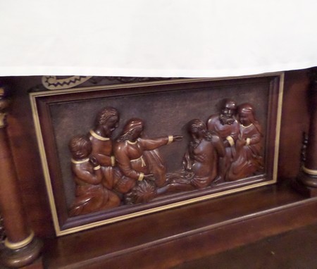 Eglise de Sars Poteries, bas relief de l'Autel