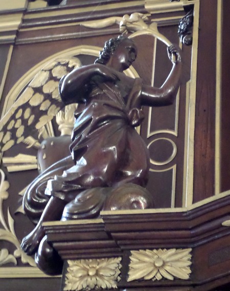 Eglise de Sars Poteries, détail de l'autel.