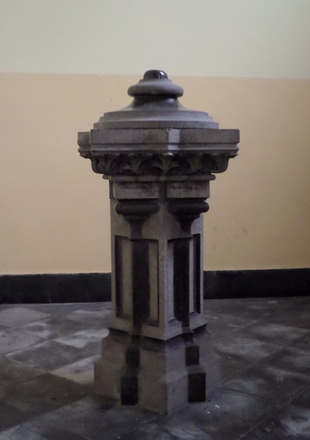 Eglise de Sars Poteries, fonts baptismaux