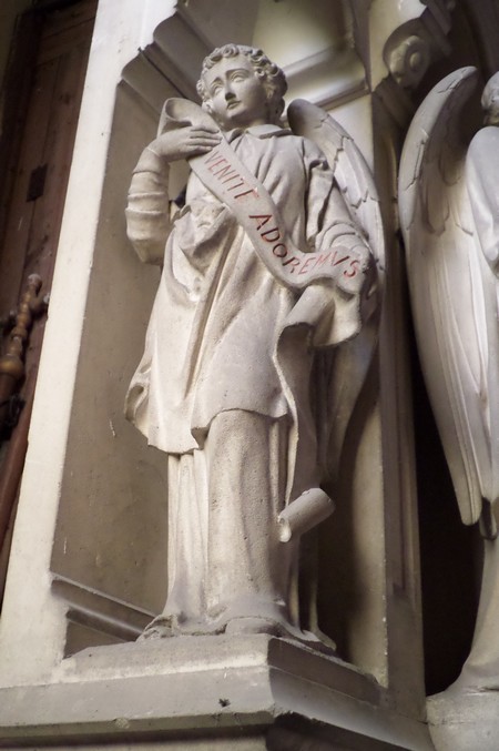 Eglise de Sassegnies, sculpture en pierre