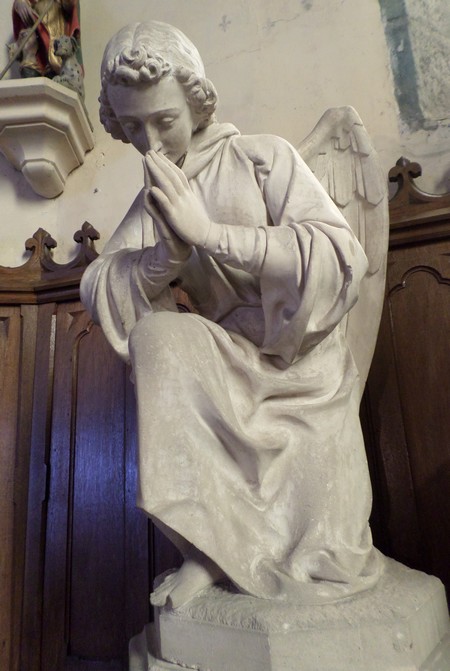 Eglise de Sassegnies, sculpture en pierre