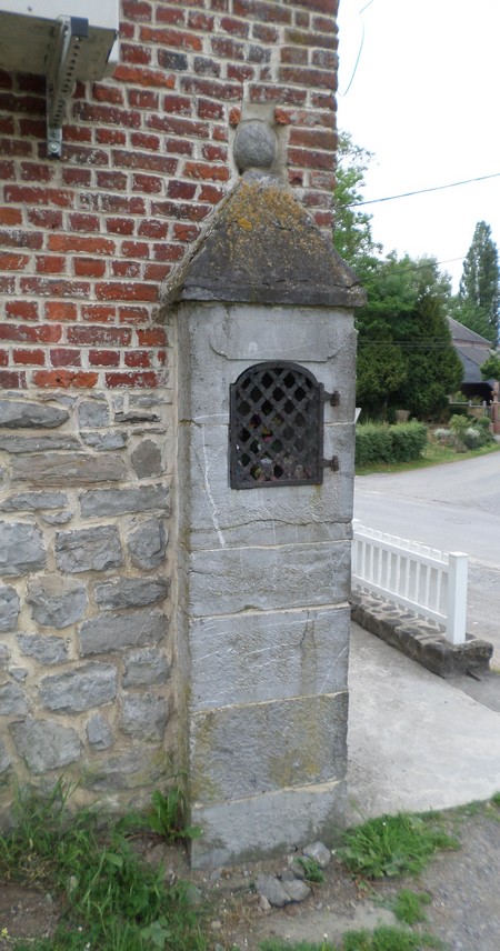 Oratoire à Sémeries, hameau de Bordes.
