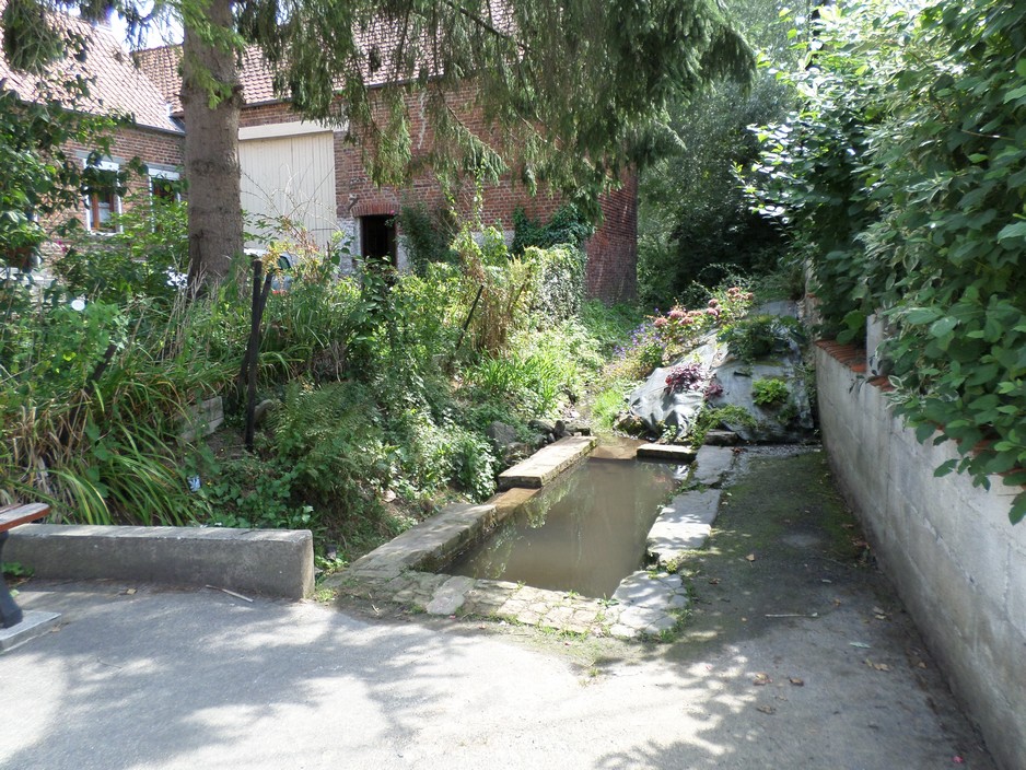 La fontaine située rue cambrésienne à Sepmeries.