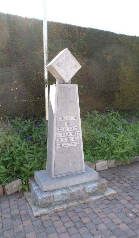 Solre le Château. Le monument aux Morts des anciens d'Algérie.