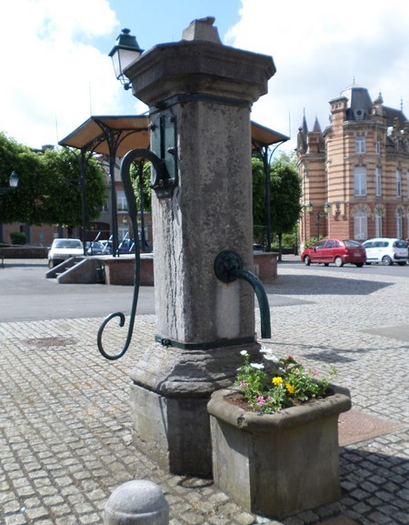 Pompe à  Solre le Château