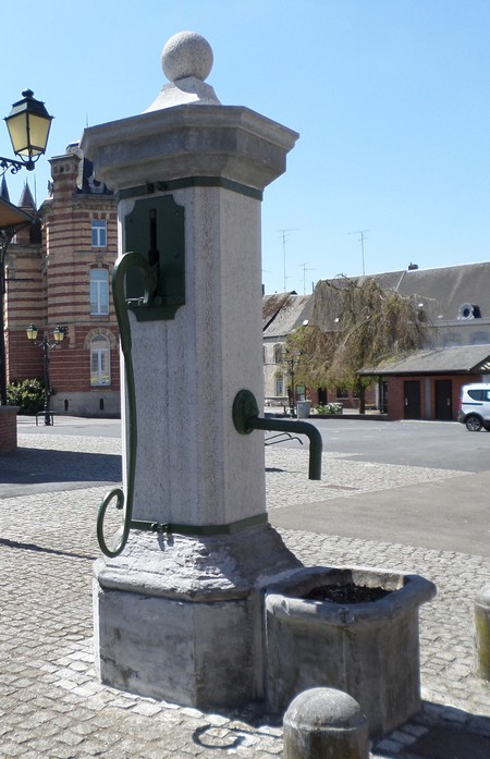 Pompe à  Solre le Château