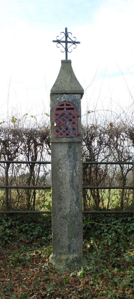Oratoire à Taisnières en Thiérache.