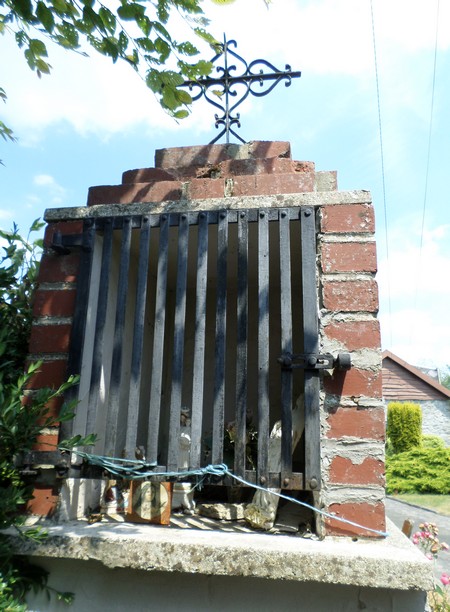 Oratoire à Taisnières en Thiérache
